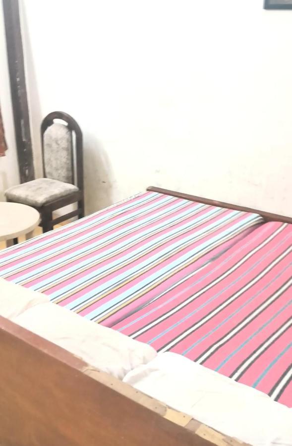Gandhi Ganaga Guest House Varanasi Exteriör bild