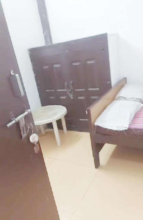 Gandhi Ganaga Guest House Varanasi Exteriör bild