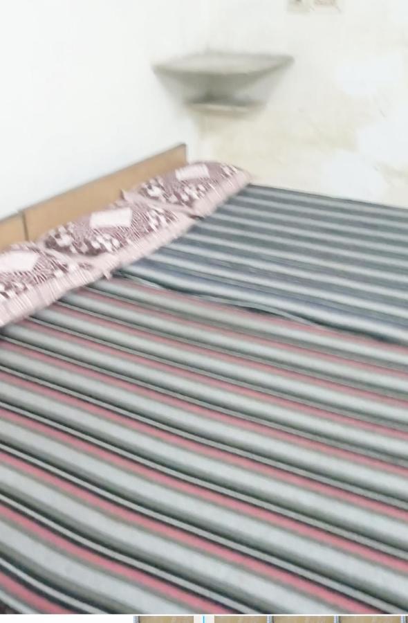Gandhi Ganaga Guest House Varanasi Exteriör bild