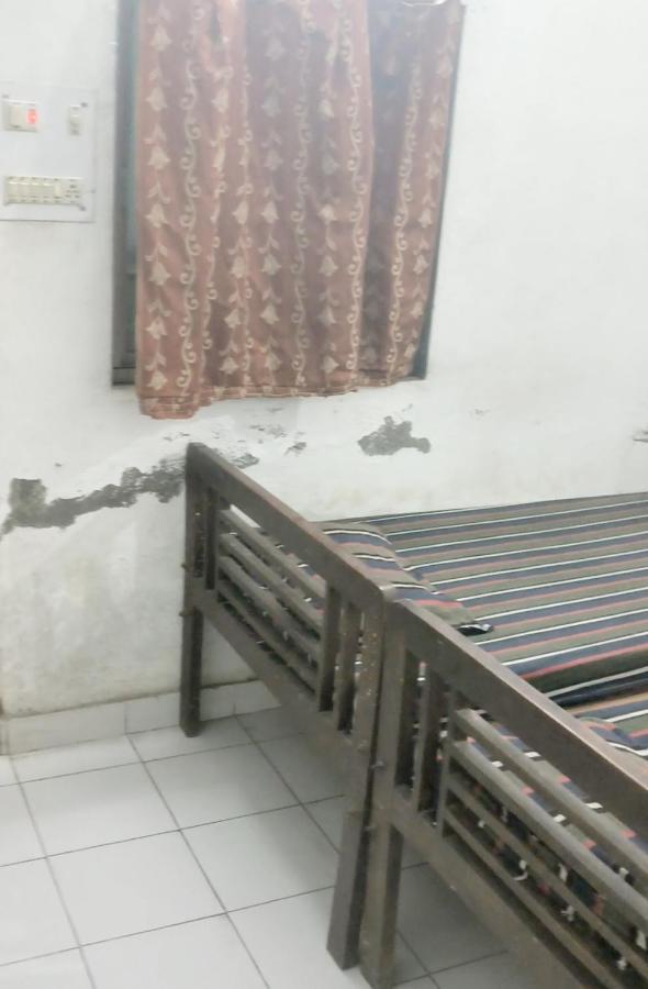 Gandhi Ganaga Guest House Varanasi Exteriör bild