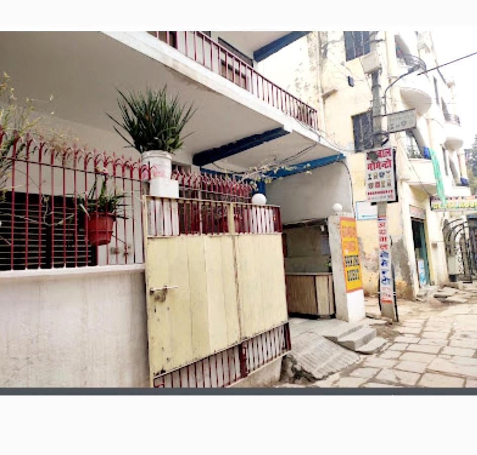 Gandhi Ganaga Guest House Varanasi Exteriör bild