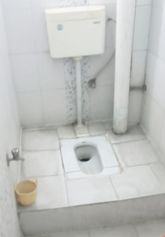 Gandhi Ganaga Guest House Varanasi Exteriör bild
