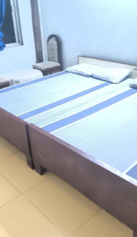 Gandhi Ganaga Guest House Varanasi Exteriör bild