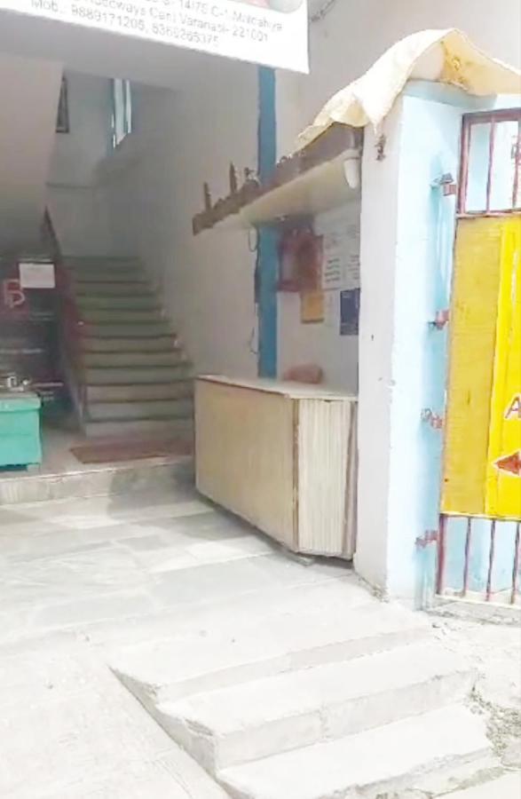 Gandhi Ganaga Guest House Varanasi Exteriör bild